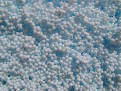POLITERM BLU: DA UNA SEMPLICE PALLINA DI EPS PREADDITIVATA, ALLA PRODUZIONE DI ALTA TECNOLOGIA IN TUTTO IL MONDO.