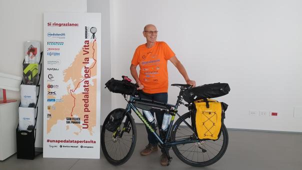 “Sono un matto” Edilteco sostiene il viaggio in bicicletta di Enrico Monari verso Capo Nord