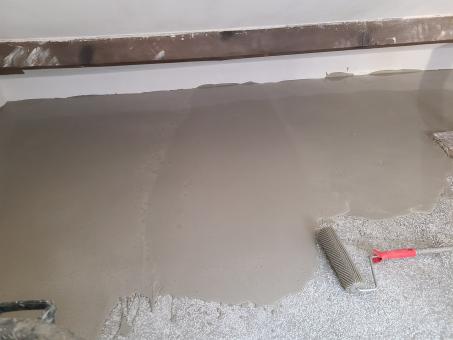 Rasatura autolivellante di pavimenti
